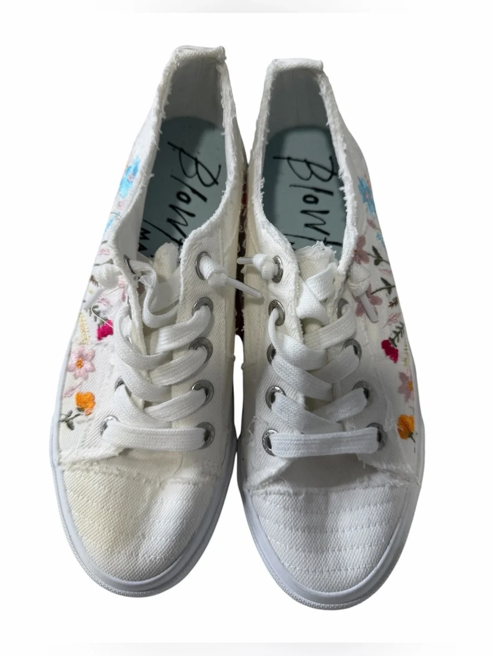 Blowfish White Canvas Sneakers with Floral Embroidery Size 8 cottagecore Beach